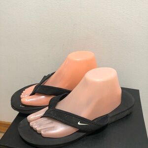 Nike Celso Women’s Thong Flip Flop Sandals Black White 314870 011 Size 10